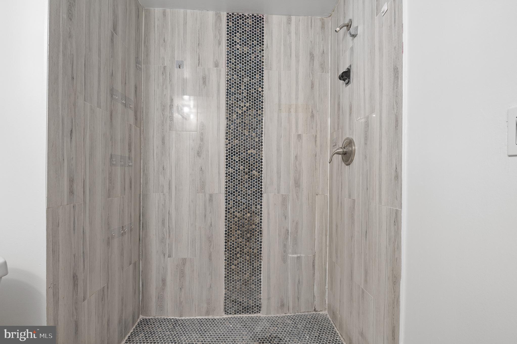 ROYALE GARDENS - Residential