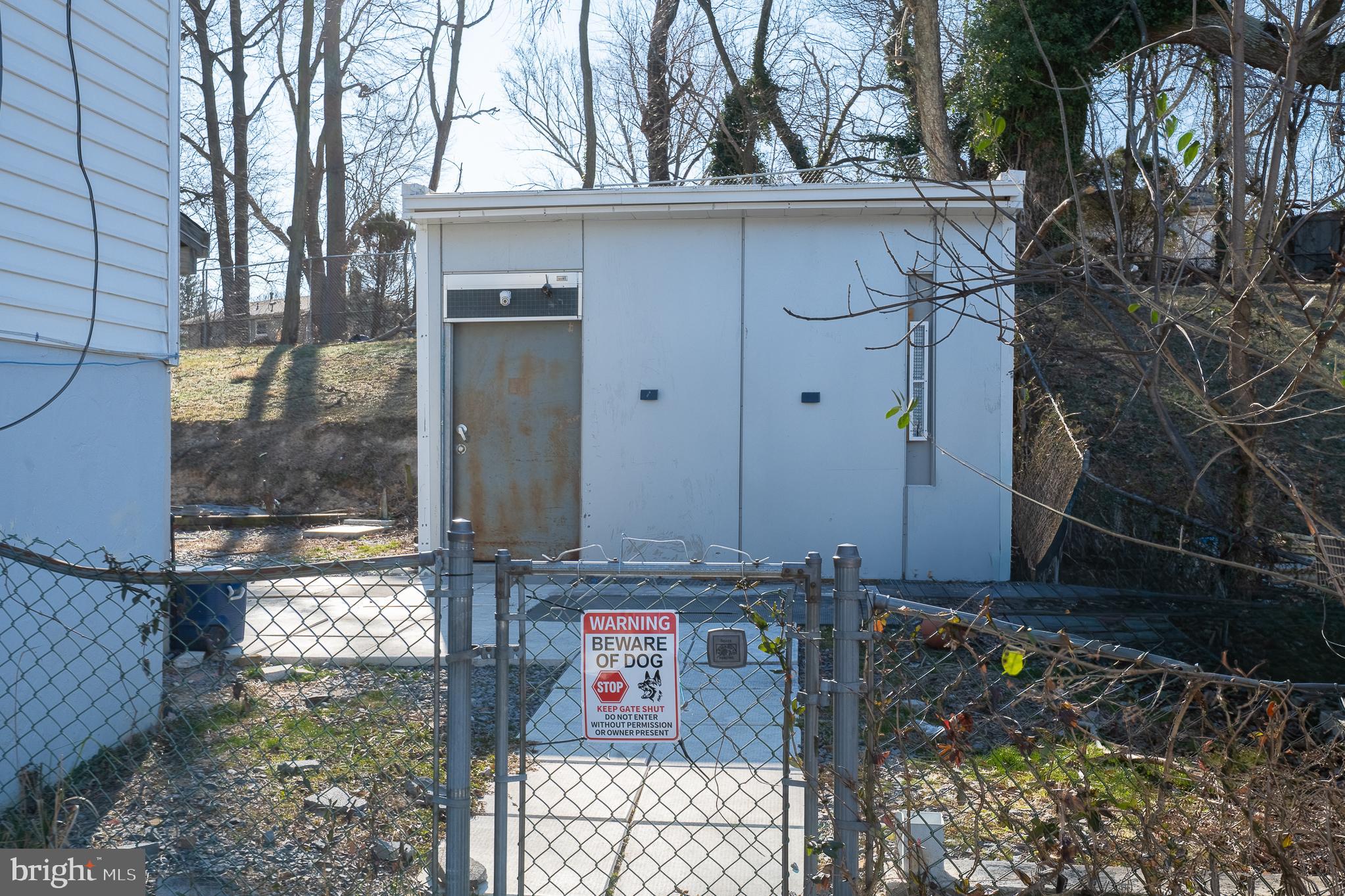 ROYALE GARDENS - Residential