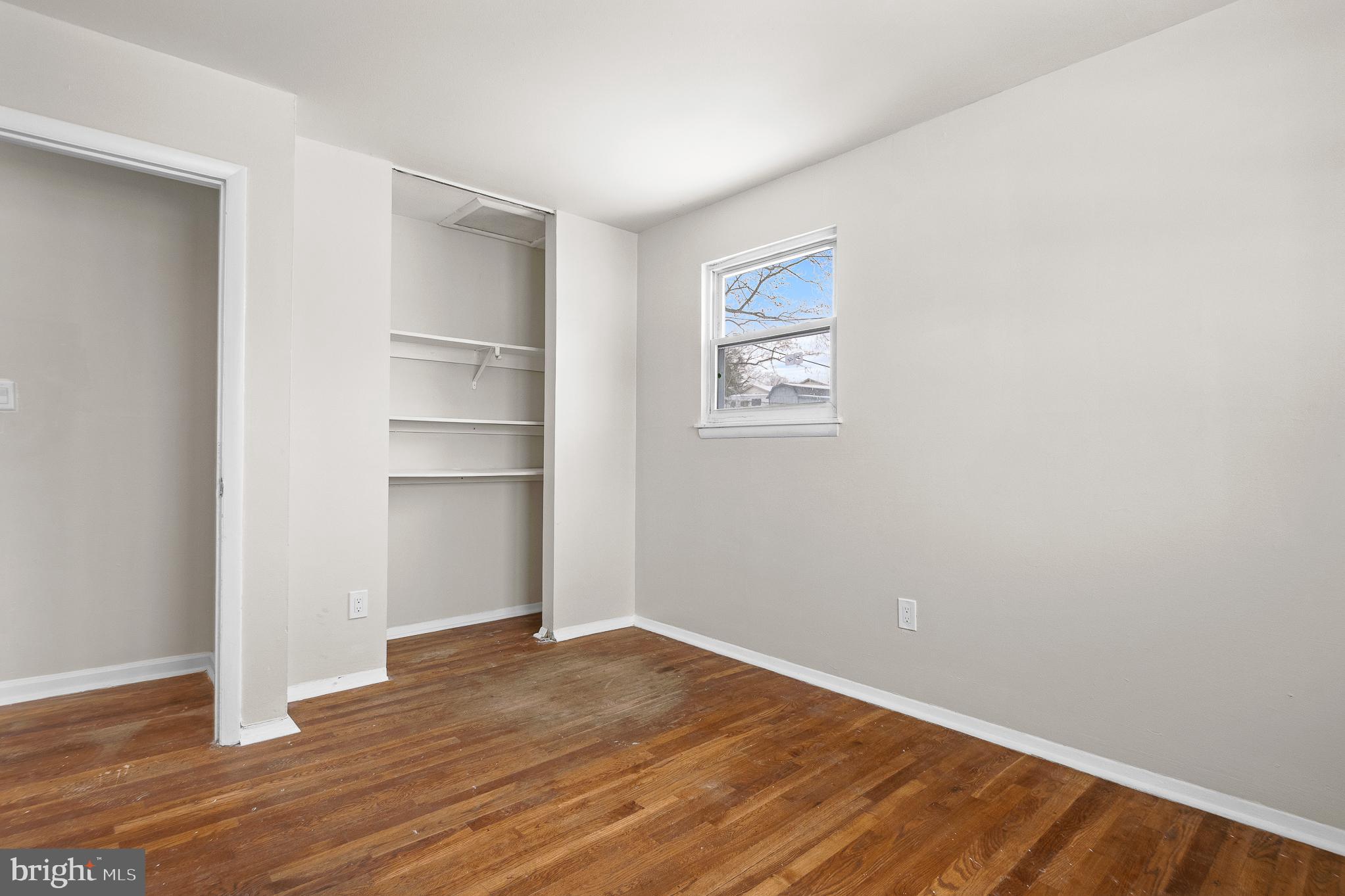 ROYALE GARDENS - Residential