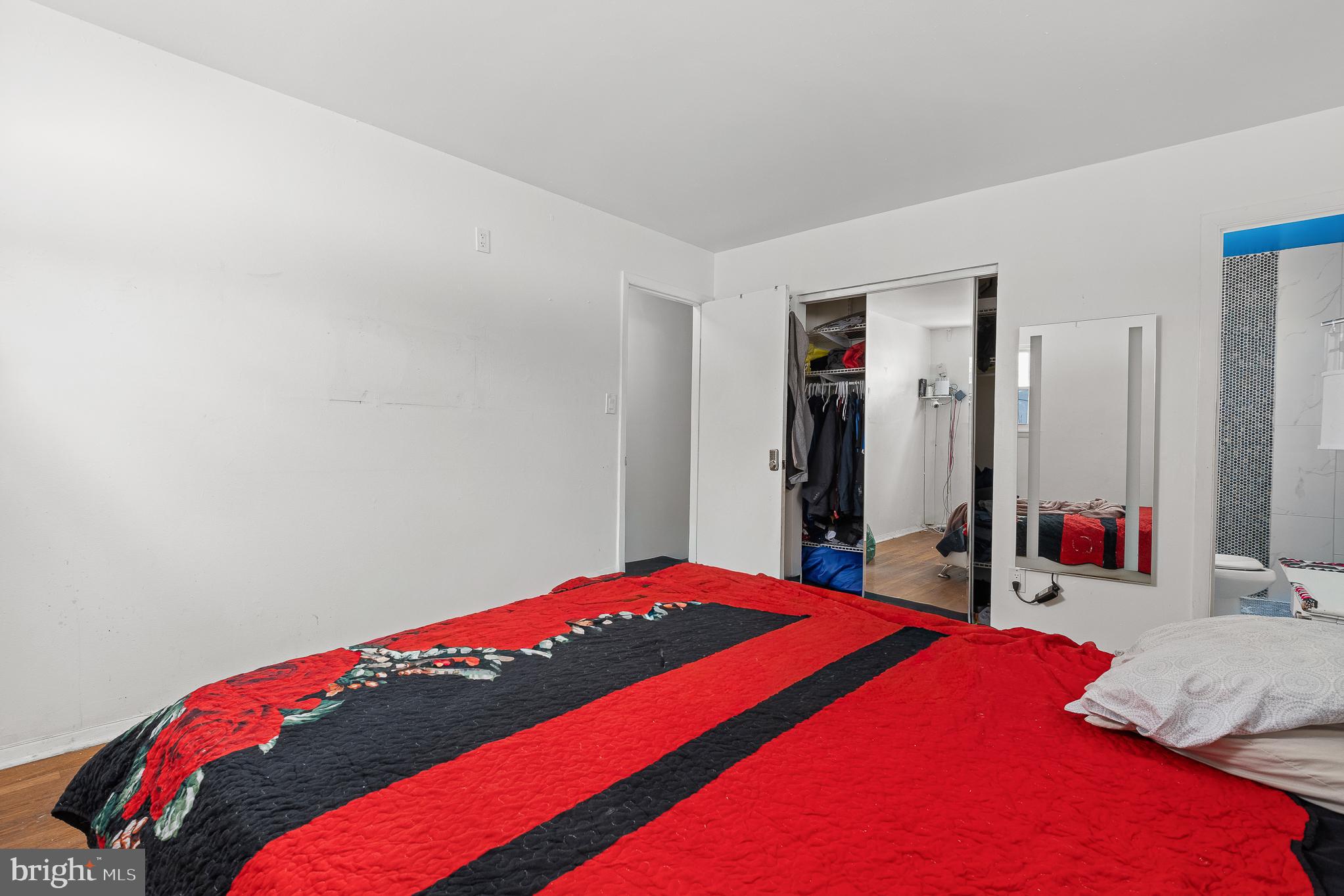 ROYALE GARDENS - Residential