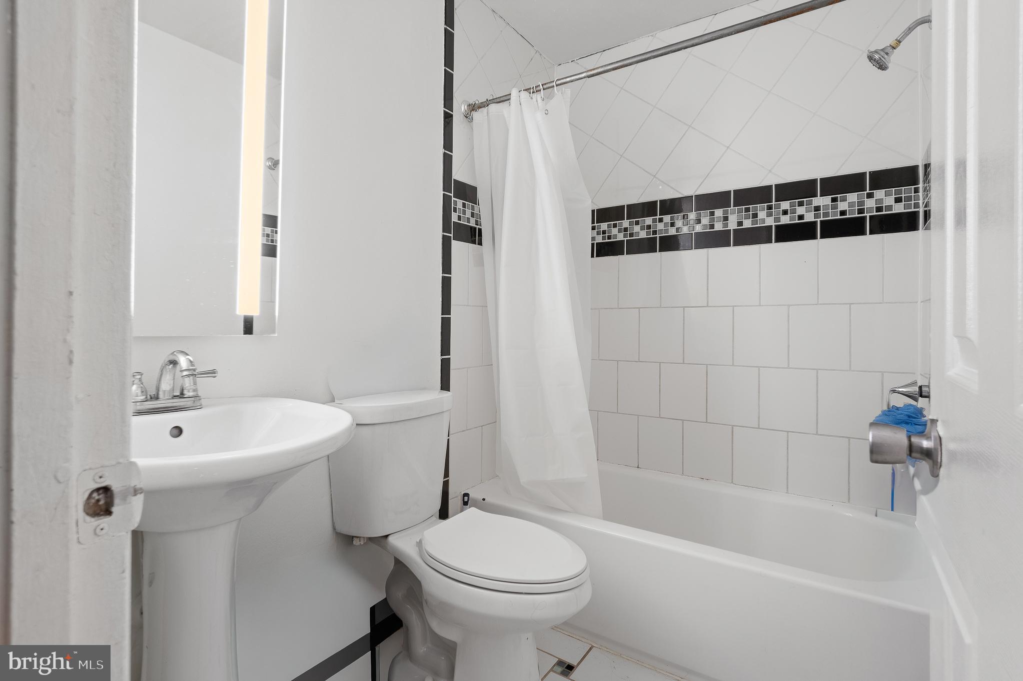 ROYALE GARDENS - Residential