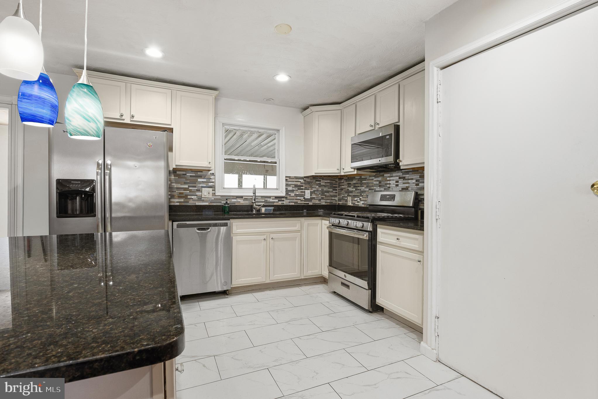 ROYALE GARDENS - Residential