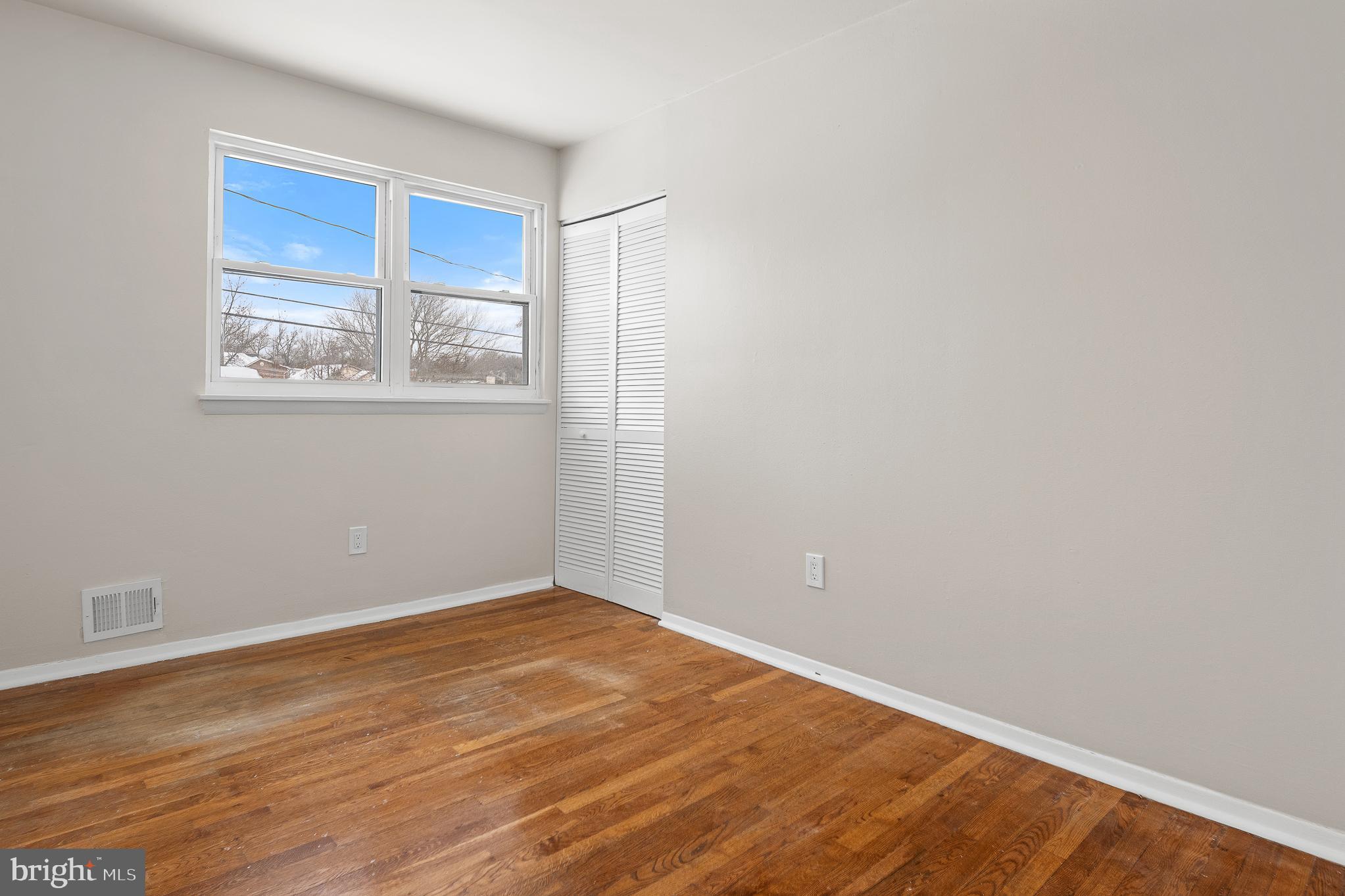 ROYALE GARDENS - Residential