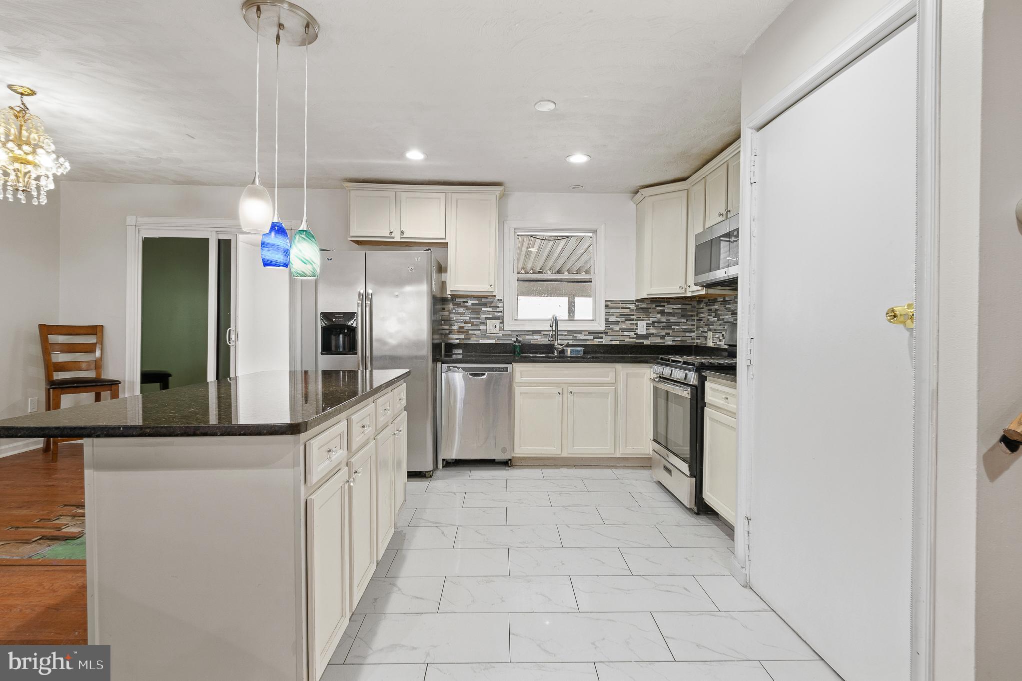 ROYALE GARDENS - Residential