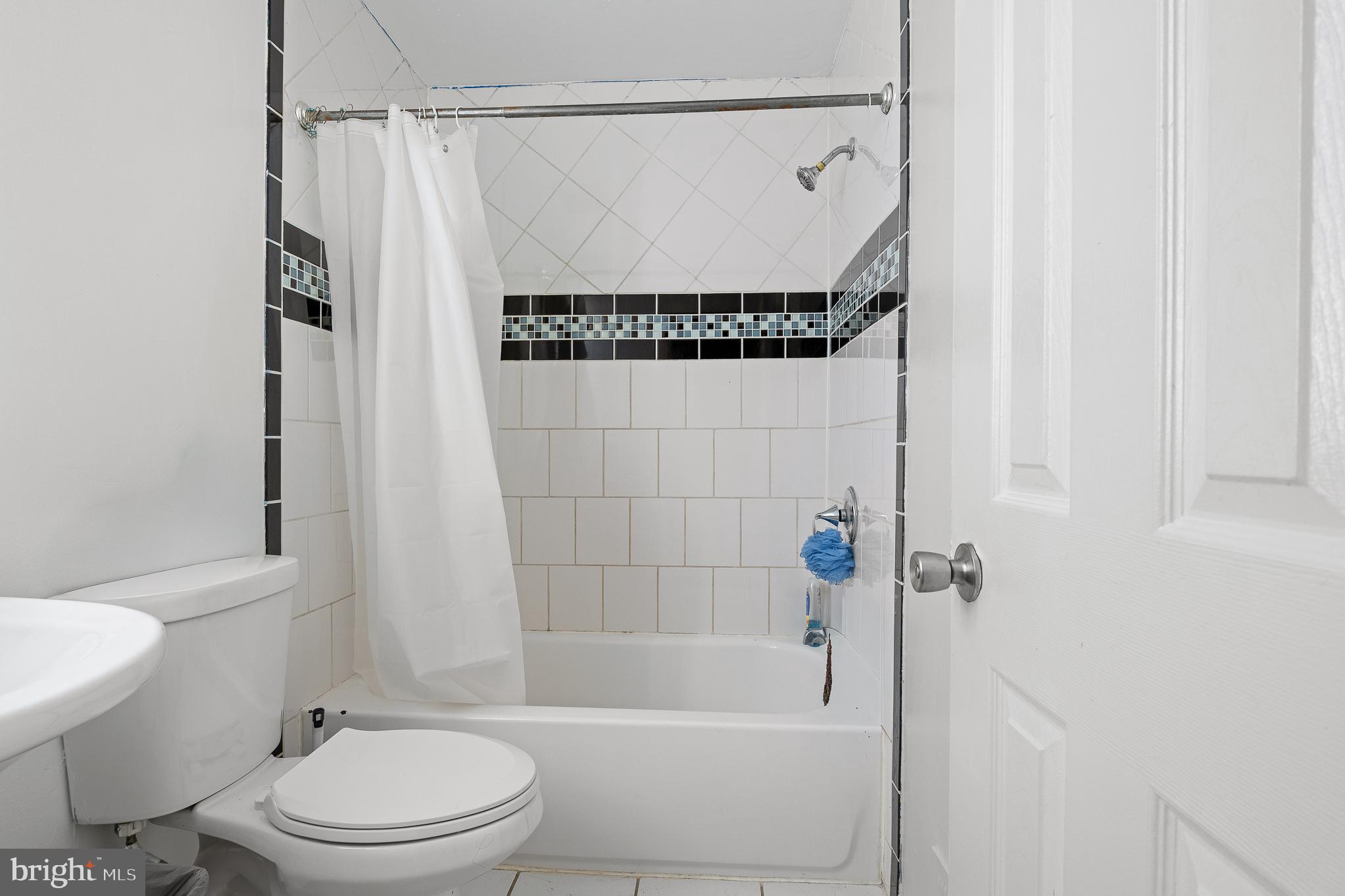 ROYALE GARDENS - Residential