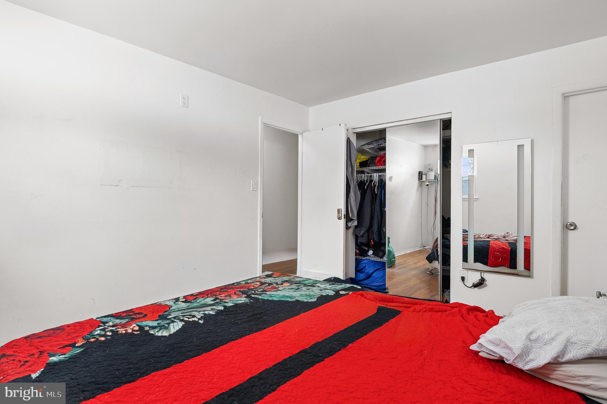 ROYALE GARDENS - Residential