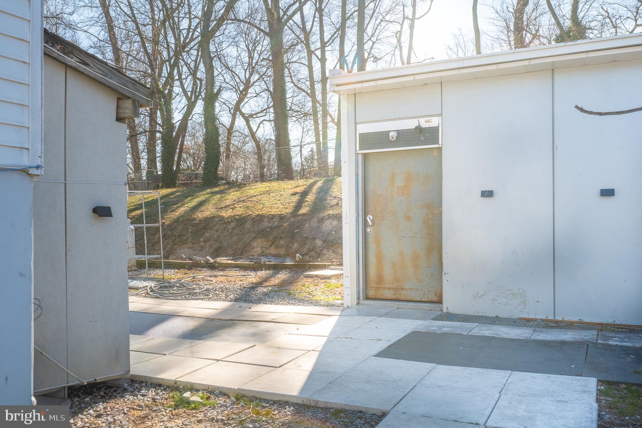 ROYALE GARDENS - Residential