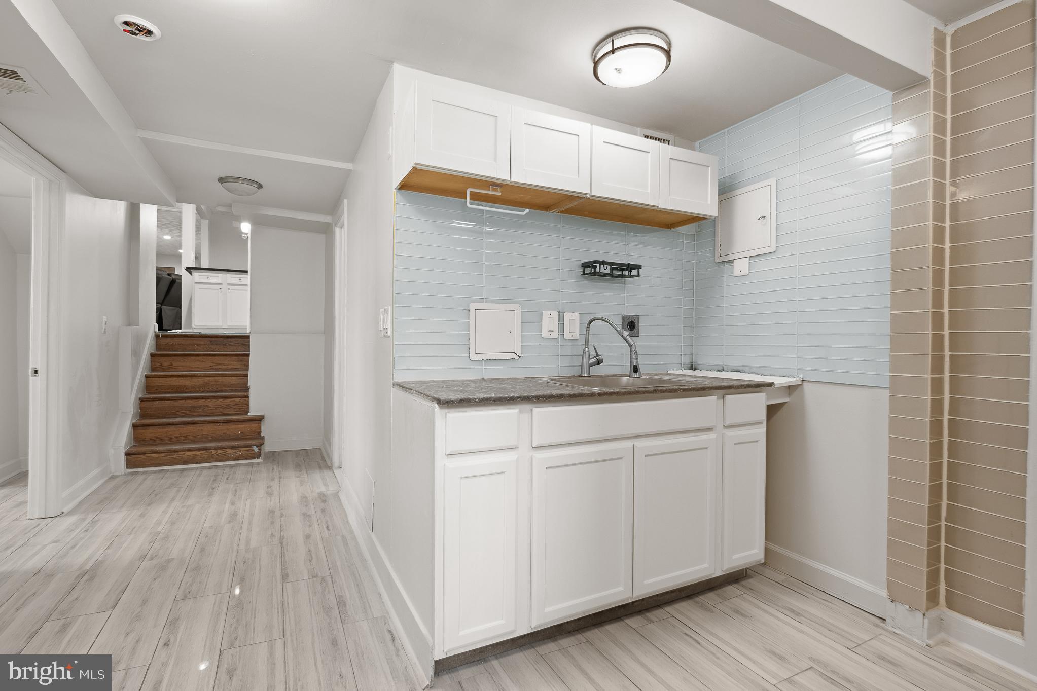 ROYALE GARDENS - Residential