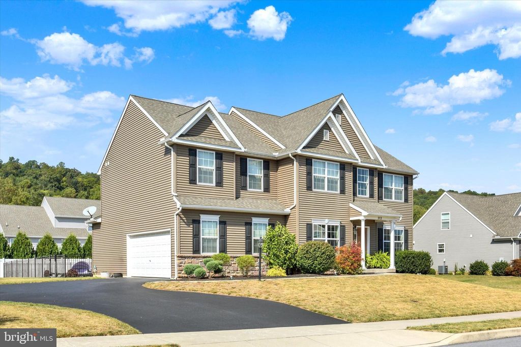 Photo of 313 Lamp Post Lane, ETTERS, PA 17319 (MLS # PAYK2091524)