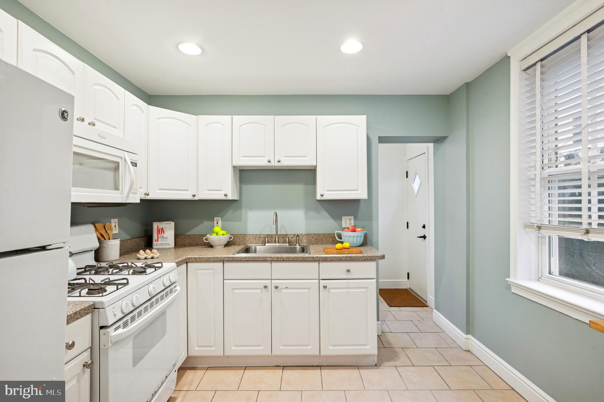 DICKINSON NARROWS - Residential