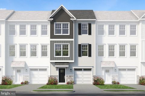 Townhouse For Sale - 304 East Sawyer Court Ct<br/> ROYERSFORD, PA 19468