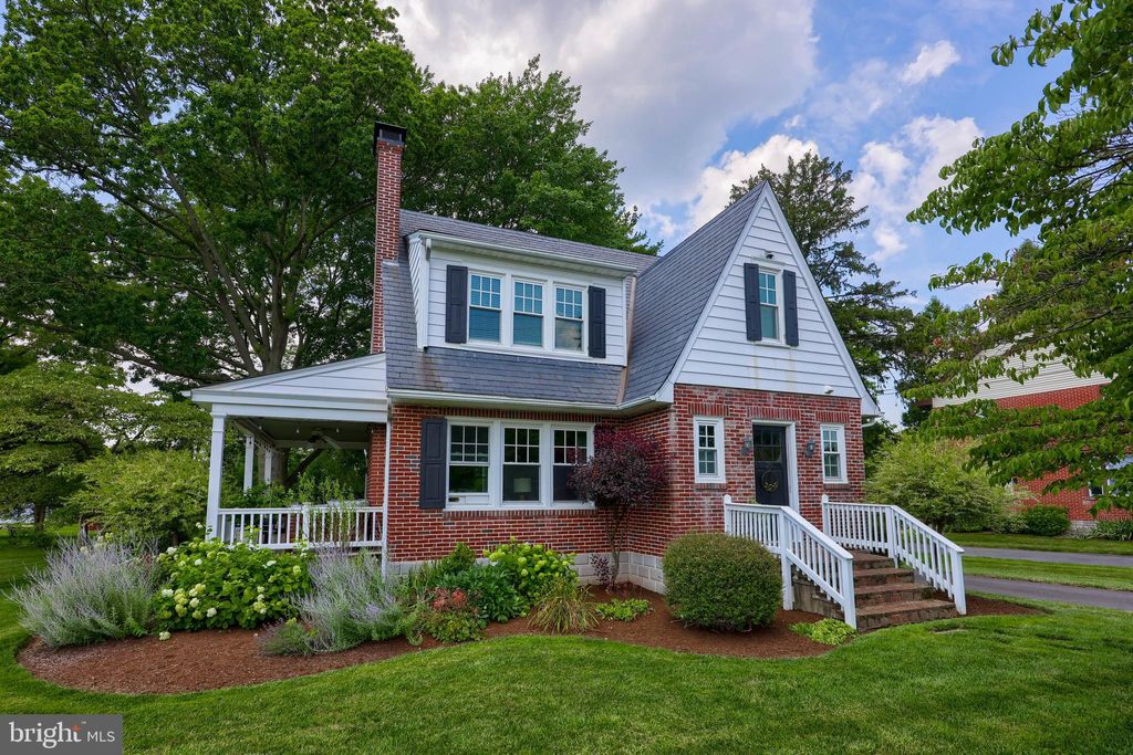 Photo of 28 GREENFIELD RD, LANCASTER, PA 17602 (MLS # PALA2037702)