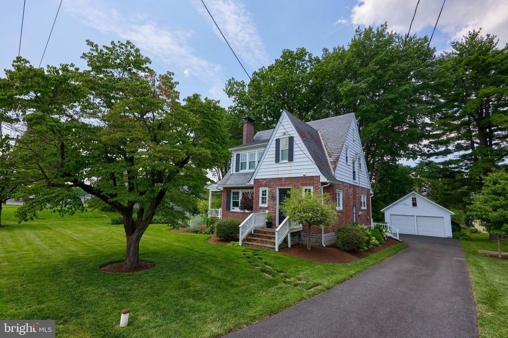 Photo of 28 GREENFIELD RD, LANCASTER, PA 17602 (MLS # PALA2037702)