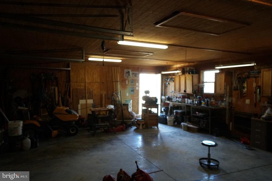 SHERWOOD FOREST/THORNY MEADOWS - Residential