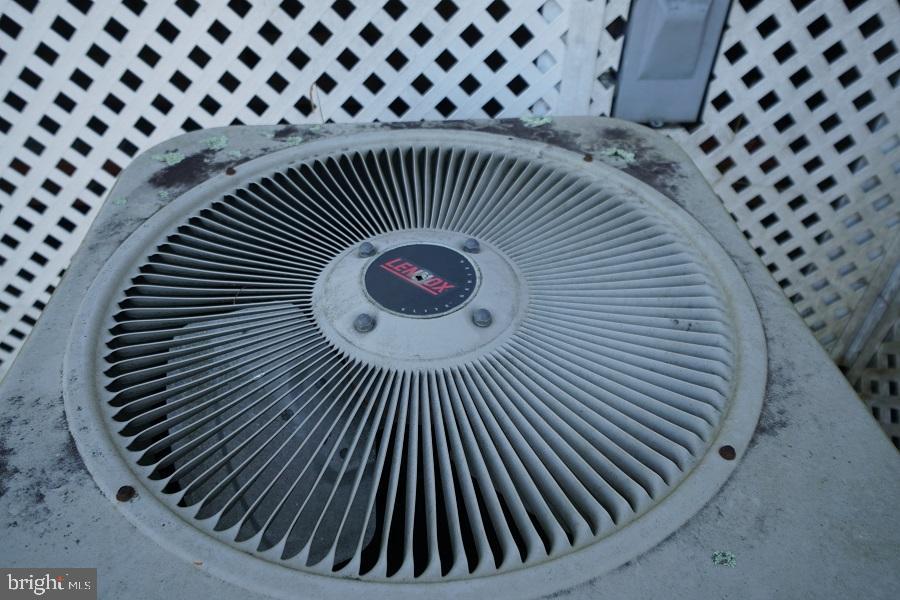 SHERWOOD FOREST/THORNY MEADOWS - Residential