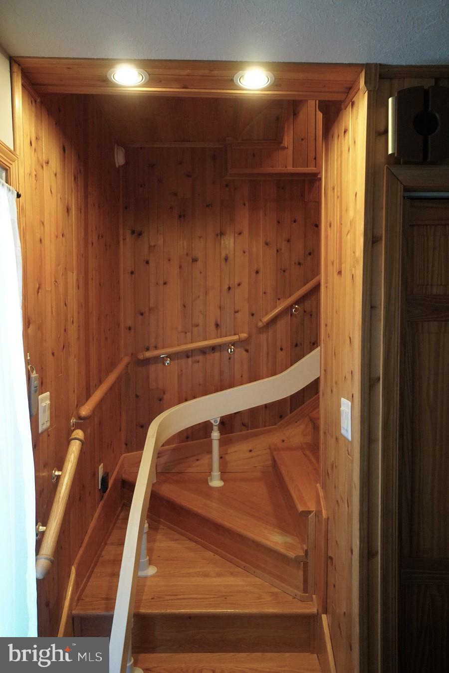 SHERWOOD FOREST/THORNY MEADOWS - Residential