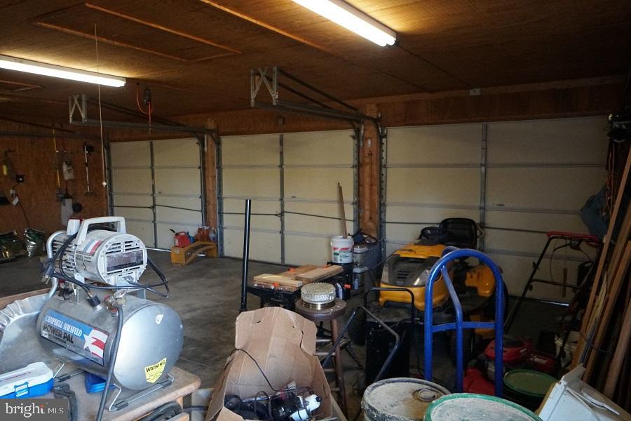 SHERWOOD FOREST/THORNY MEADOWS - Residential