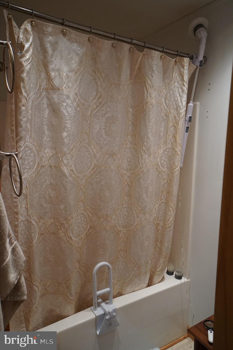 SHERWOOD FOREST/THORNY MEADOWS - Residential