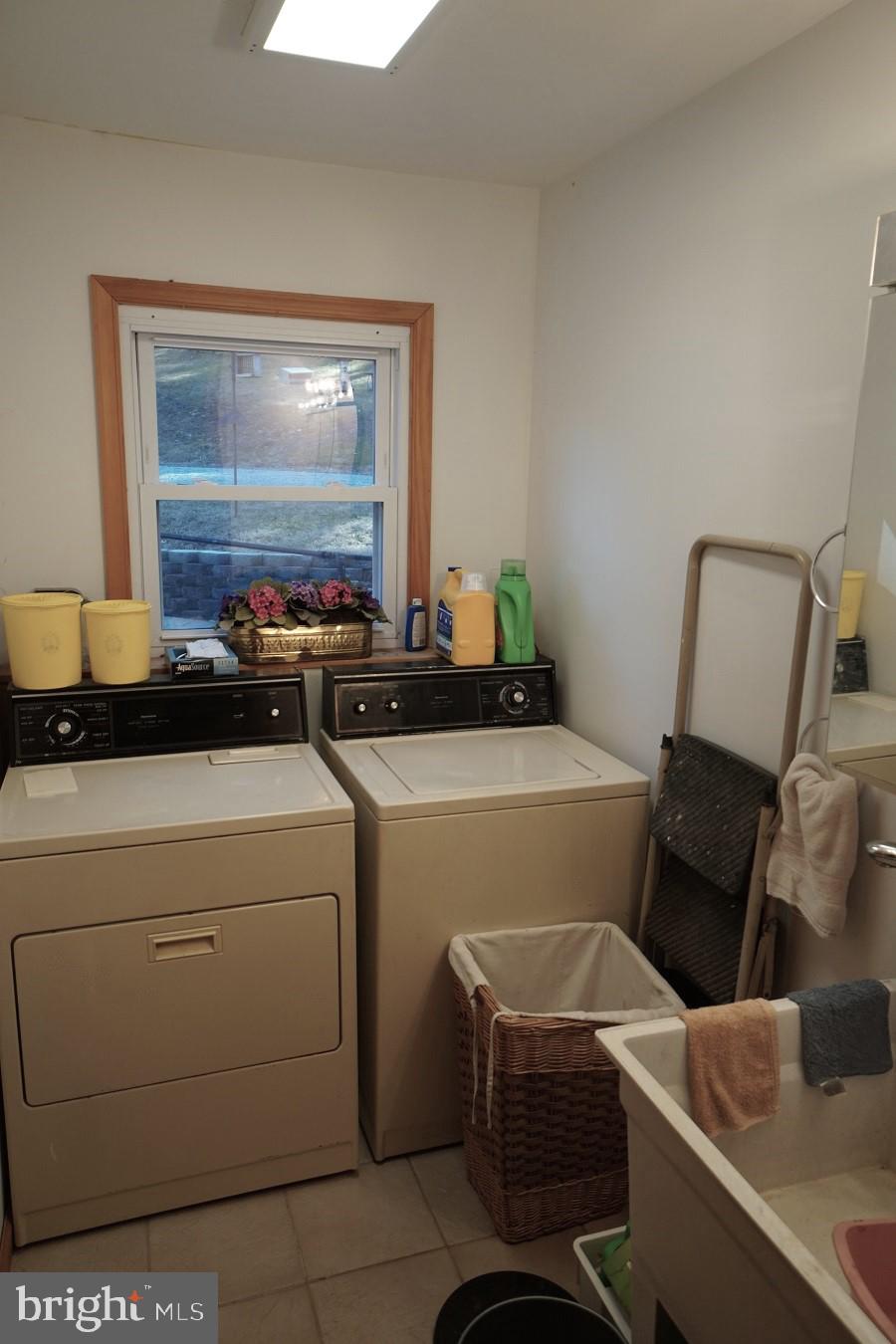 SHERWOOD FOREST/THORNY MEADOWS - Residential