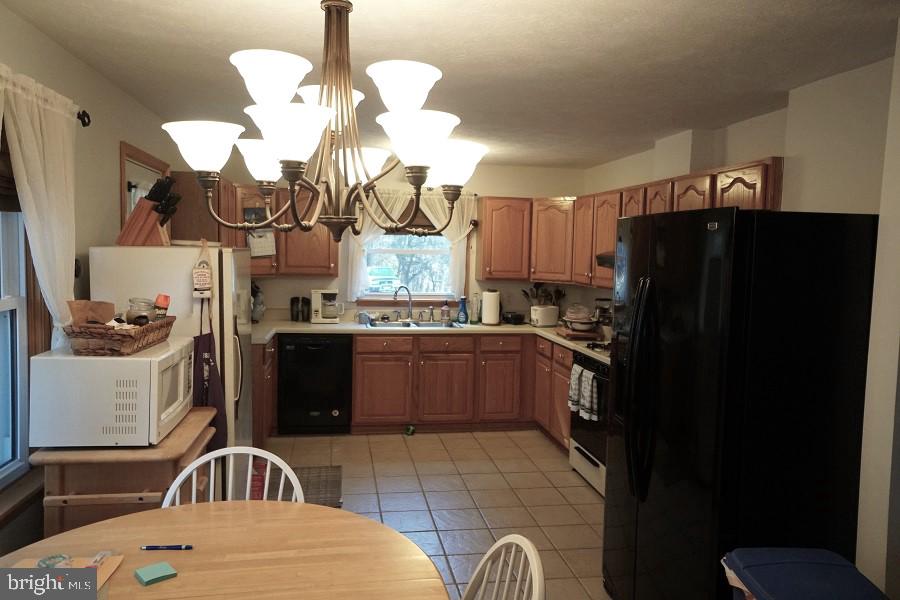 SHERWOOD FOREST/THORNY MEADOWS - Residential