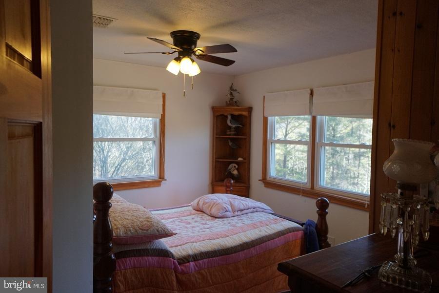 SHERWOOD FOREST/THORNY MEADOWS - Residential