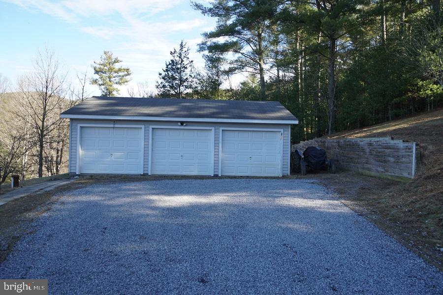 SHERWOOD FOREST/THORNY MEADOWS - Residential