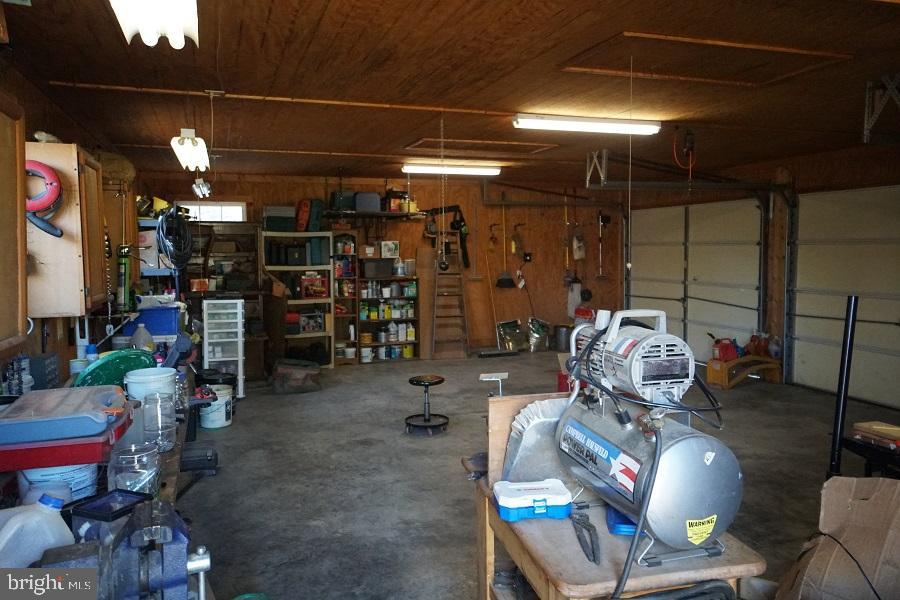 SHERWOOD FOREST/THORNY MEADOWS - Residential