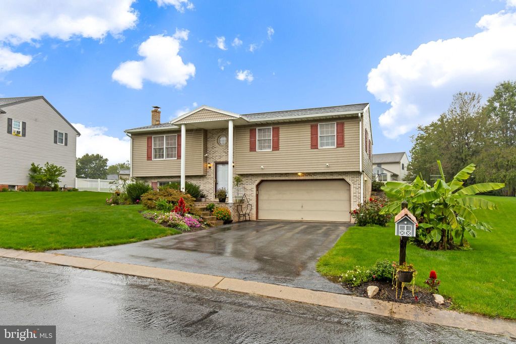 Photo of 72 CLOVER DR, DENVER, PA 17517 (MLS # PALA2041230)