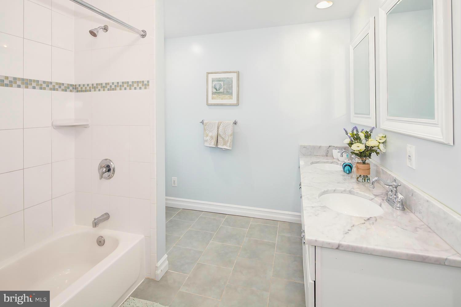 HILLWOOD - Residential