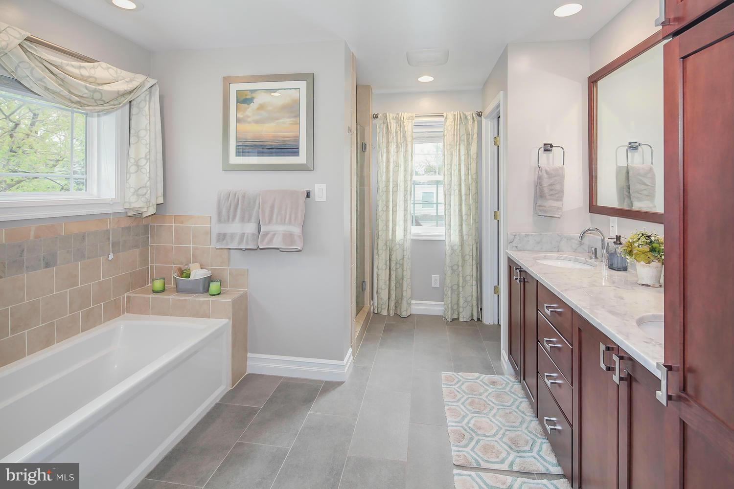 HILLWOOD - Residential