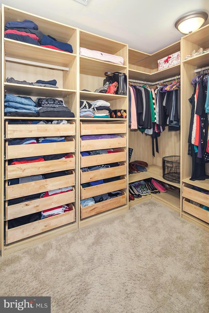 HILLWOOD - Residential