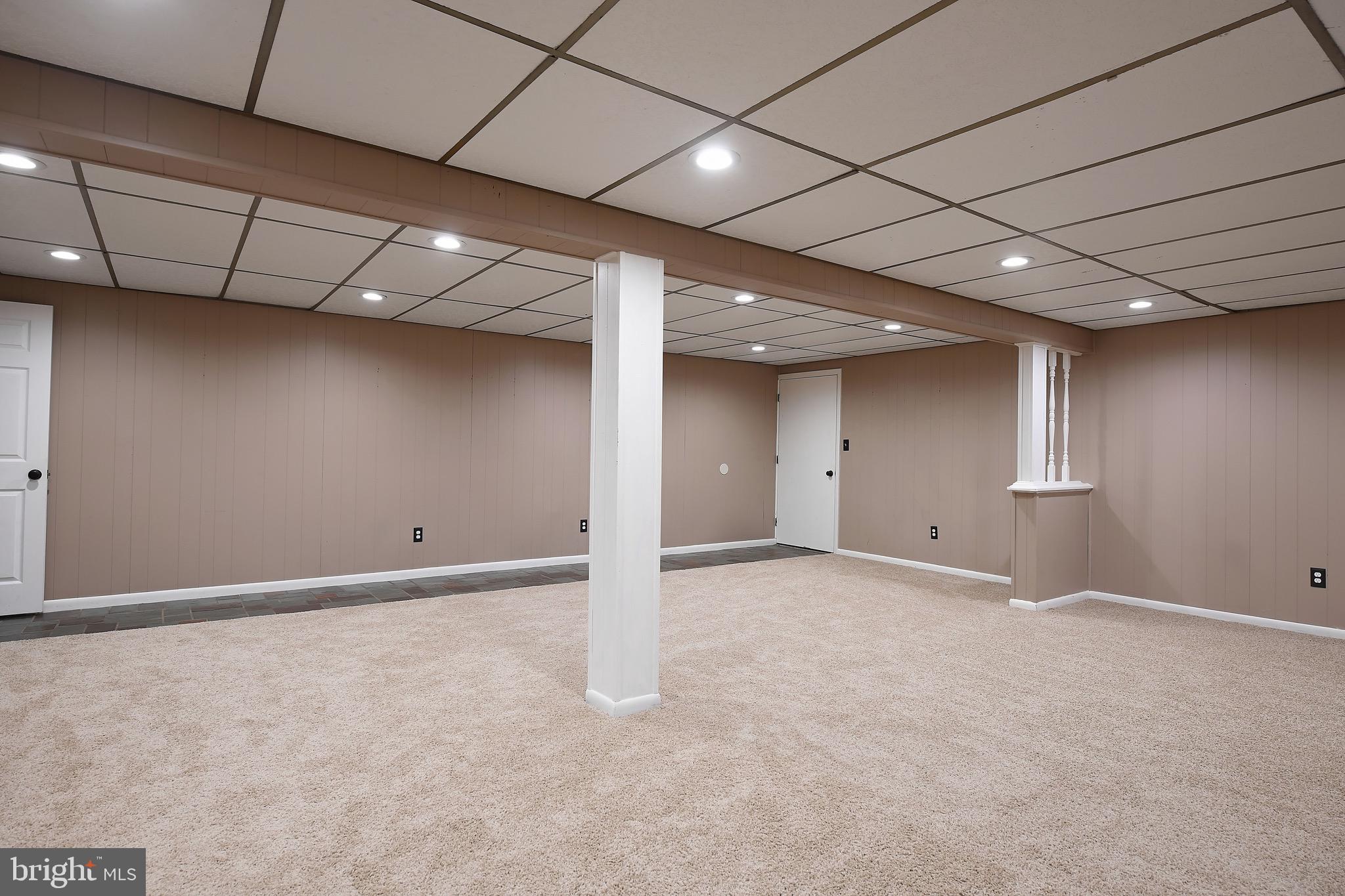 HIGH POINT MANOR - Residential