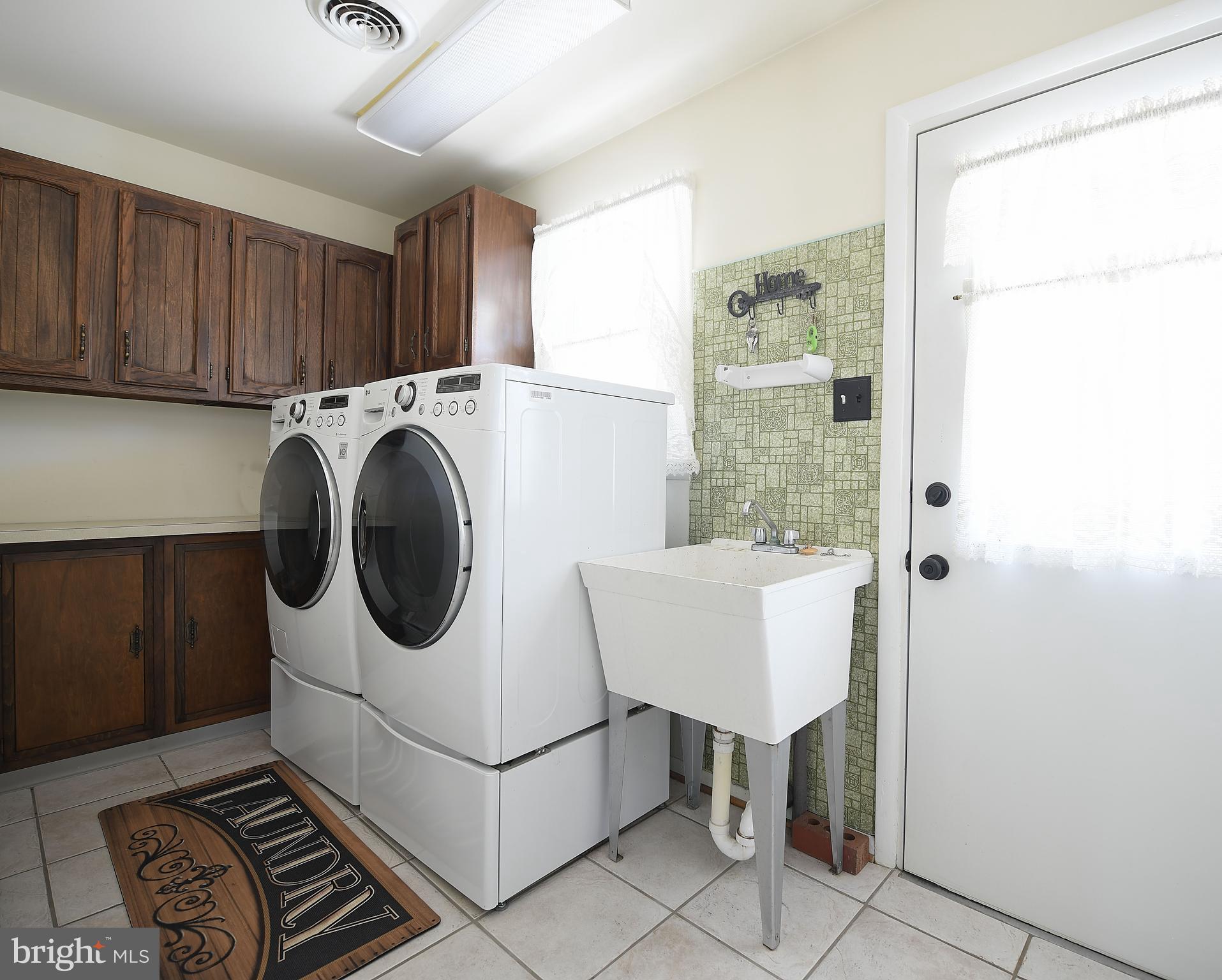 HIGH POINT MANOR - Residential