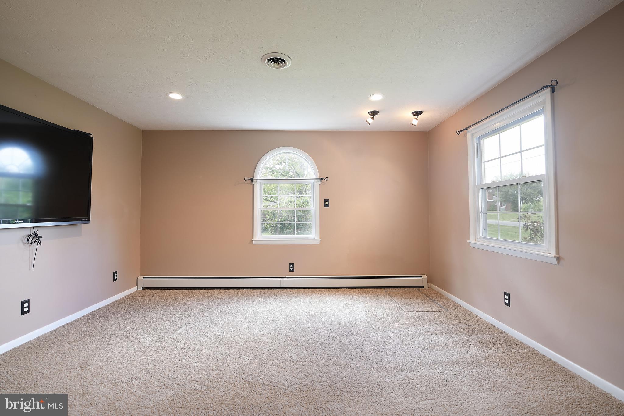 HIGH POINT MANOR - Residential