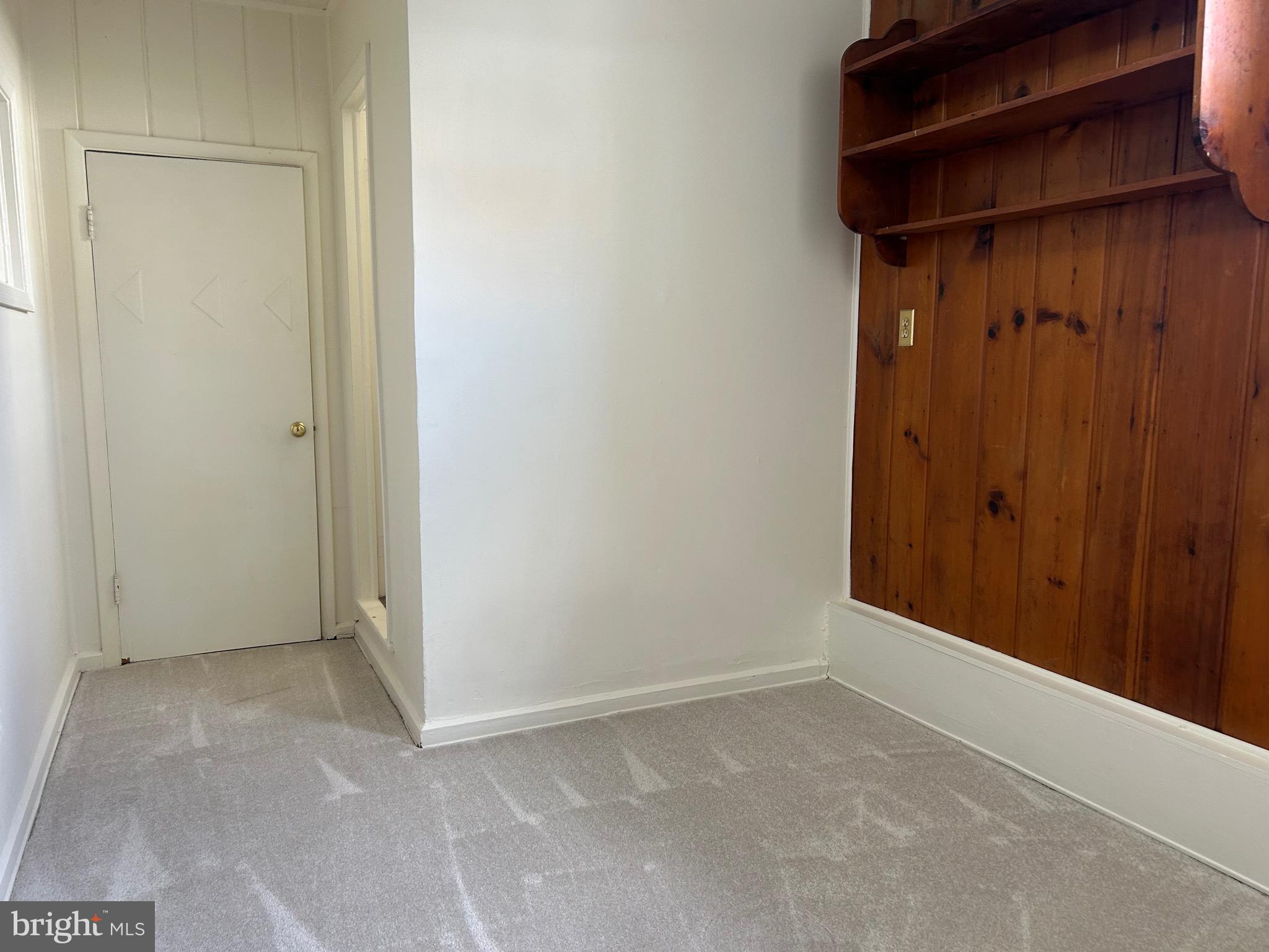 COLONIAL SQUARE - Residential Lease