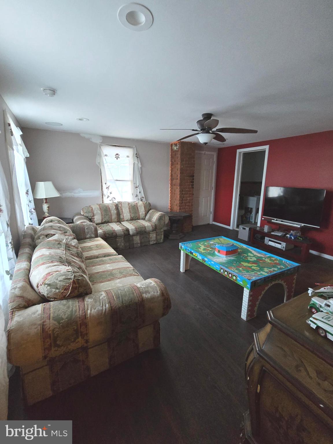 MOUNT CARMEL AREA - Residential