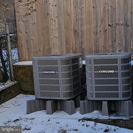 MOUNT CARMEL AREA - Residential