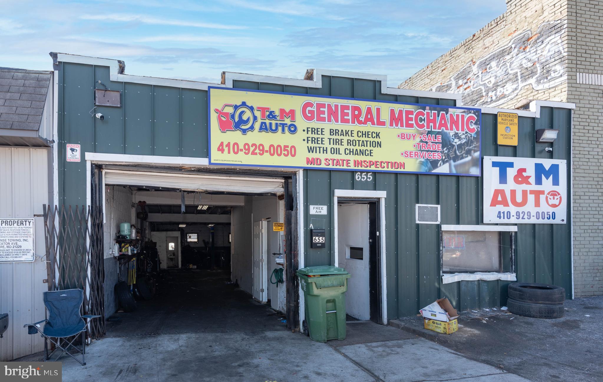 Main image without alt text