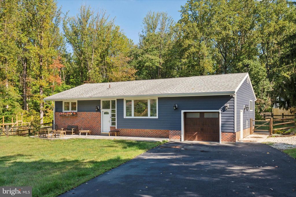 Photo of 18 Eric Lane, MEDIA, PA 19063 (MLS # PADE2100852)