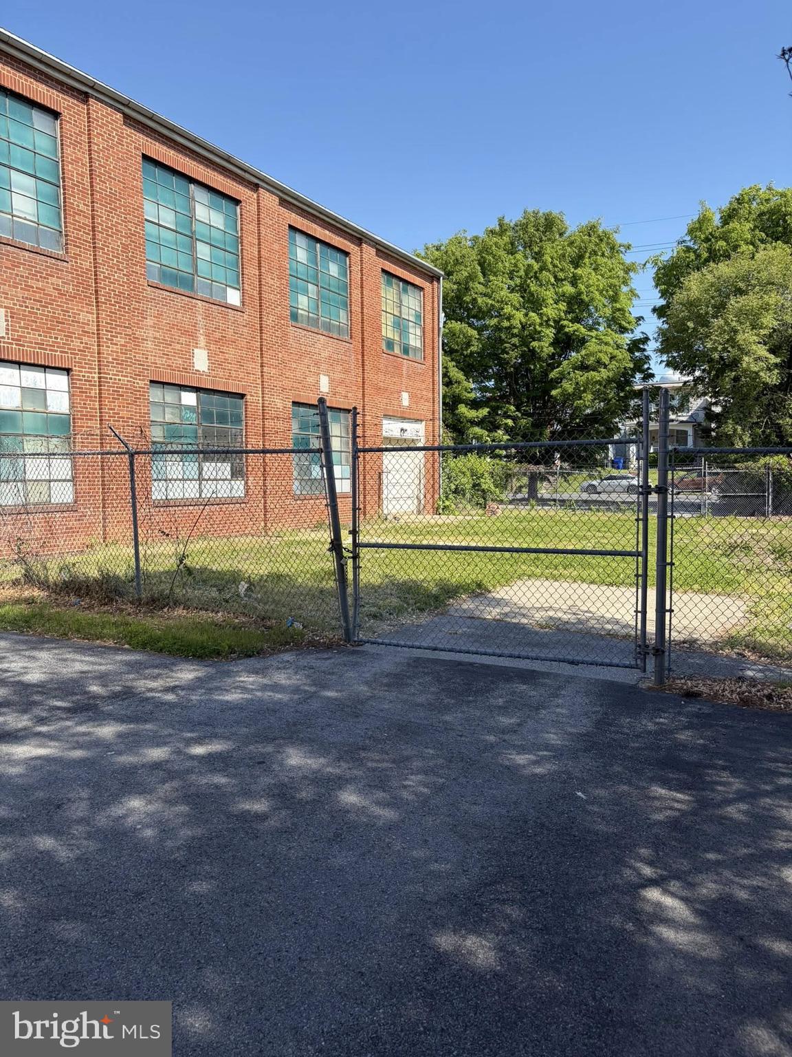 241 E 4TH STREET 100LL