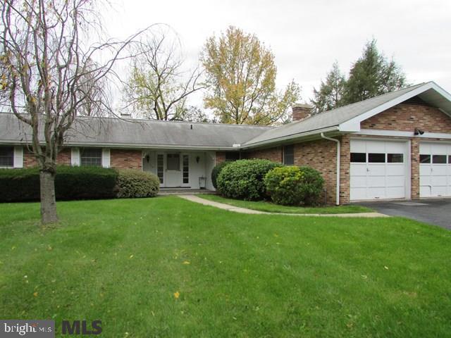 FOR COMPARABLE PURPOSES ONLY. Beautiful ranch in Dalevue. All brick, 5+ bedrooms. Vaulted ceiling in family room. Screened in porch. Two fireplaces