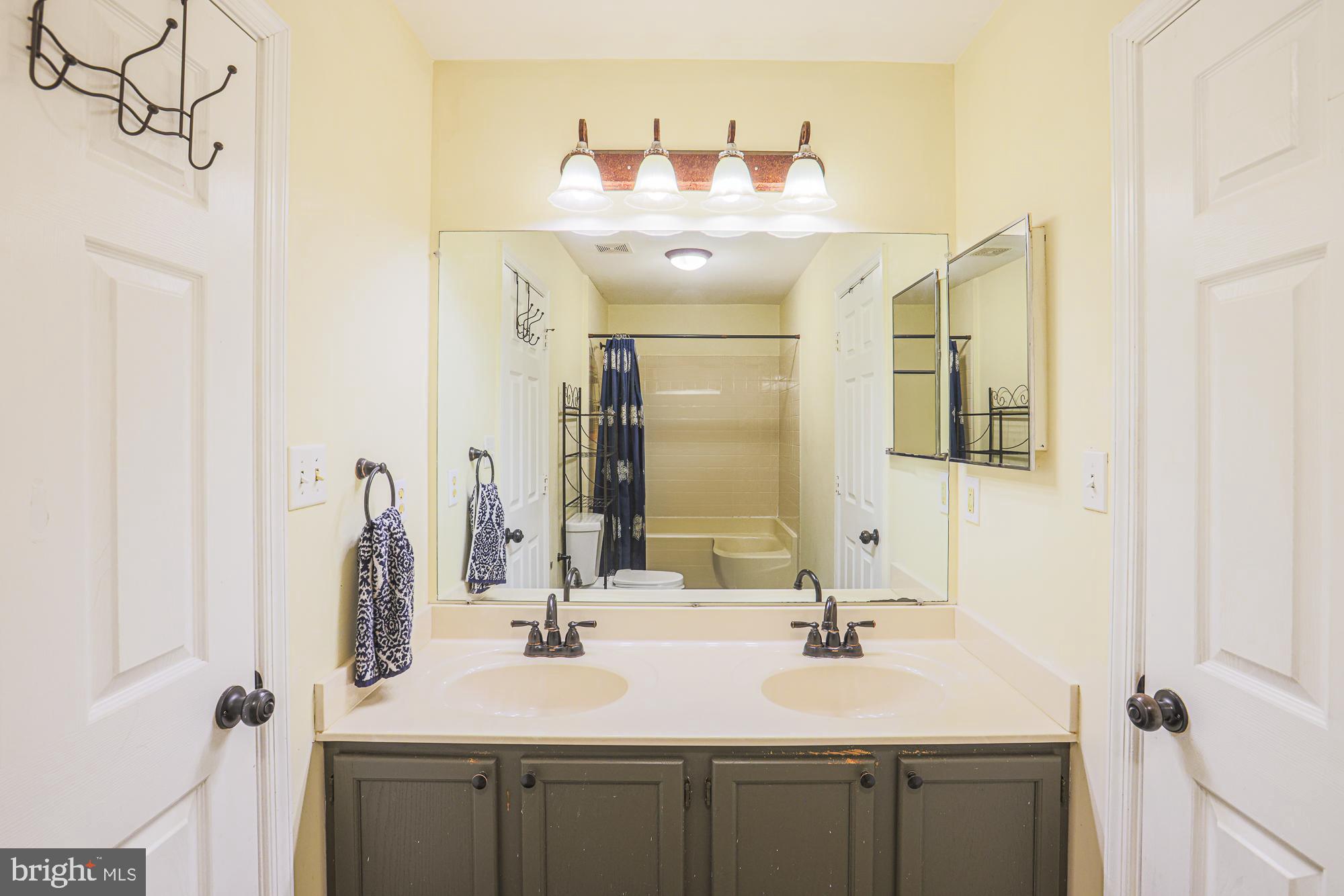 CONSTANT FRIENDSHIP - Residential