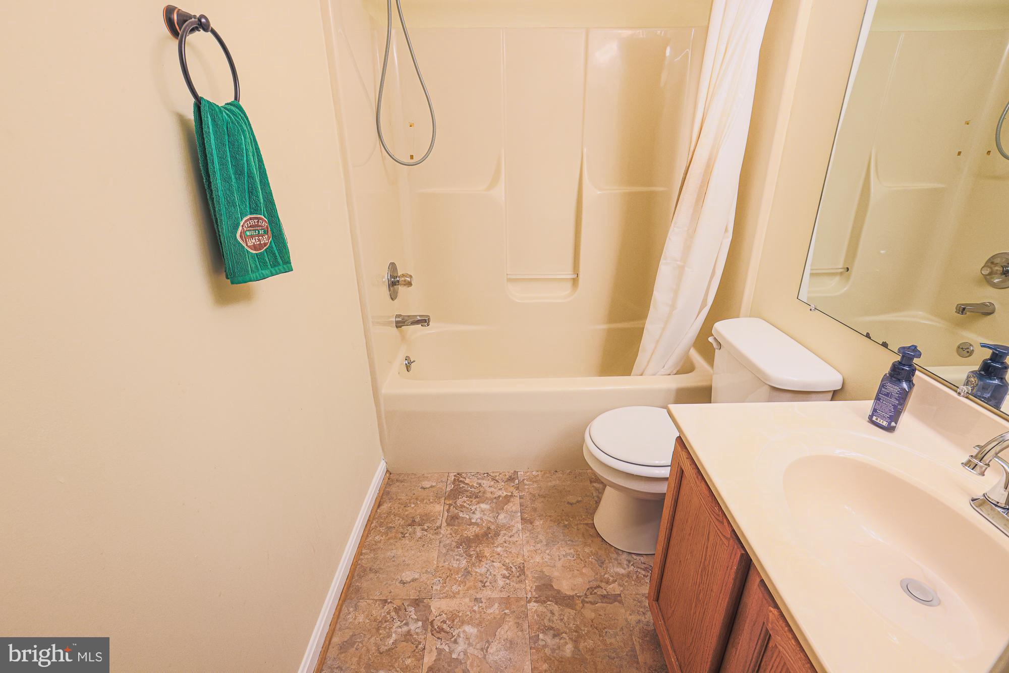 CONSTANT FRIENDSHIP - Residential