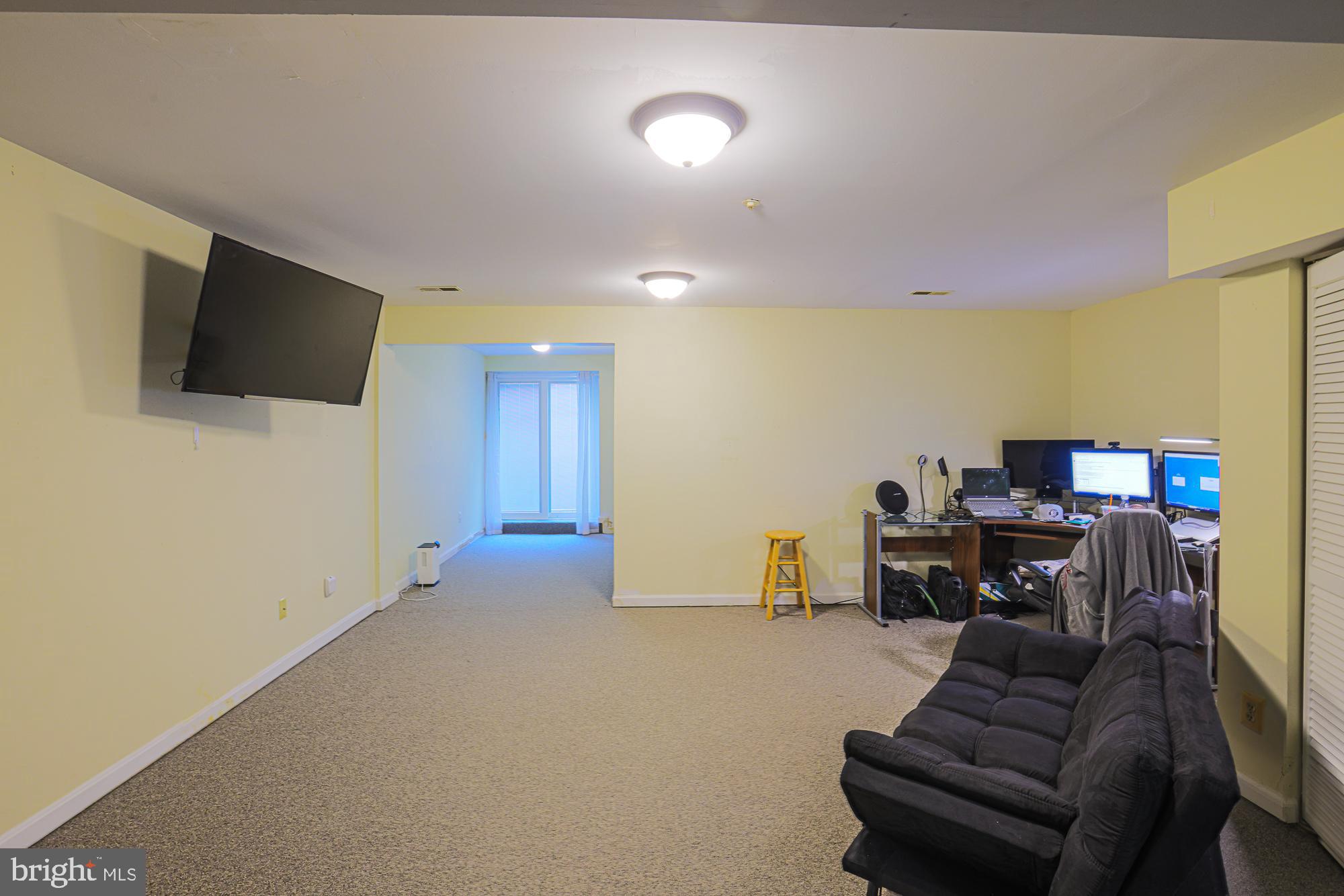 CONSTANT FRIENDSHIP - Residential