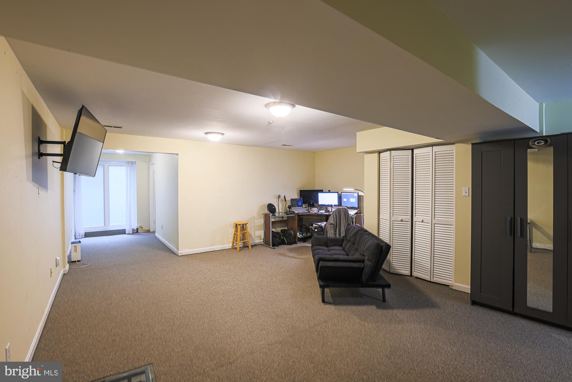 CONSTANT FRIENDSHIP - Residential