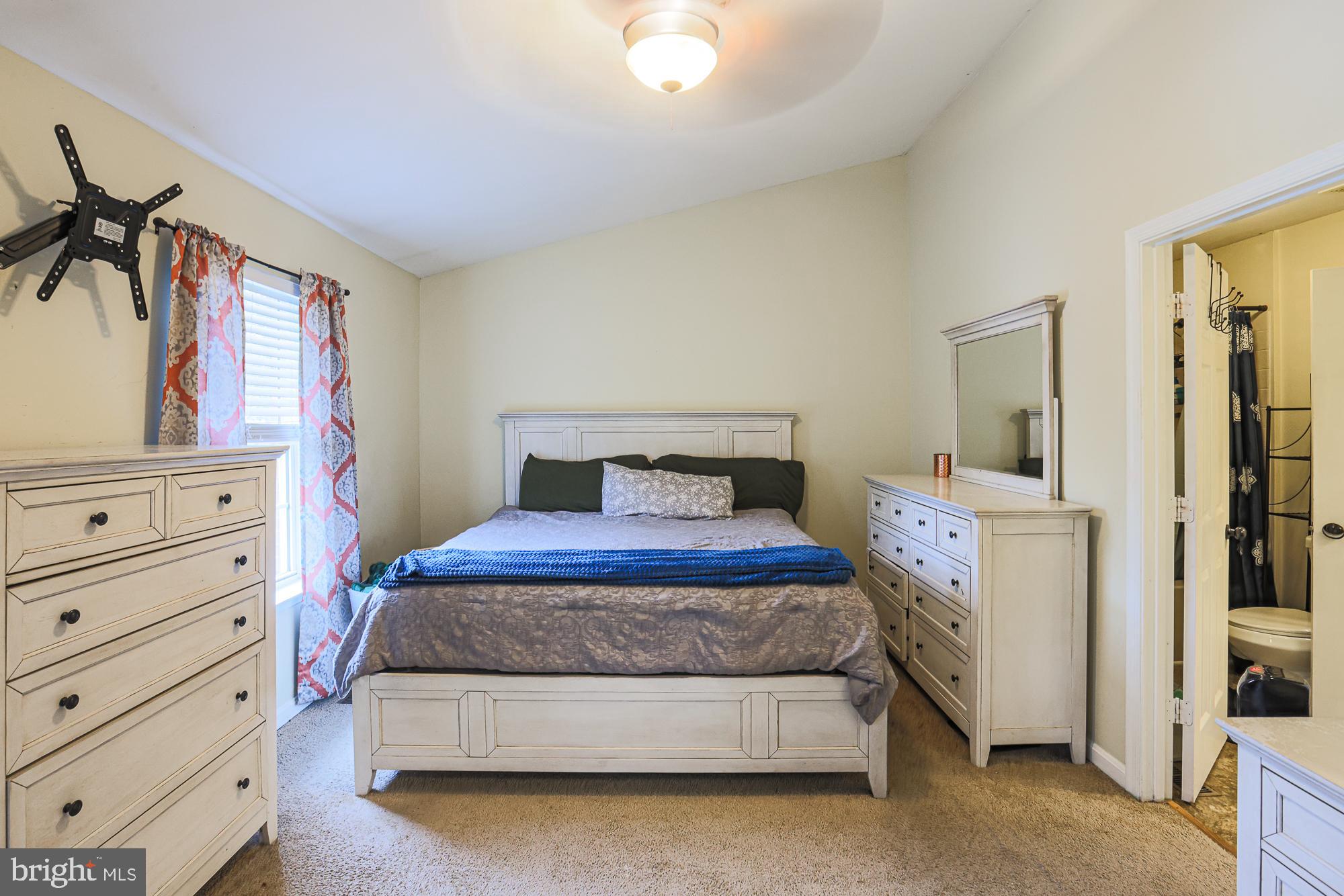 CONSTANT FRIENDSHIP - Residential