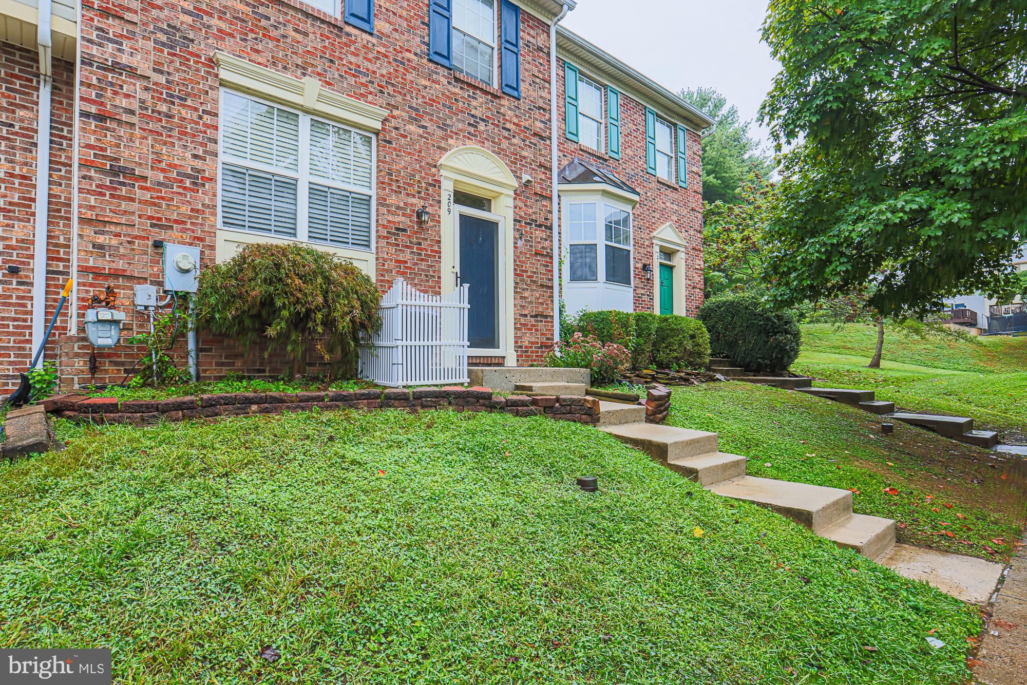 CONSTANT FRIENDSHIP - Residential