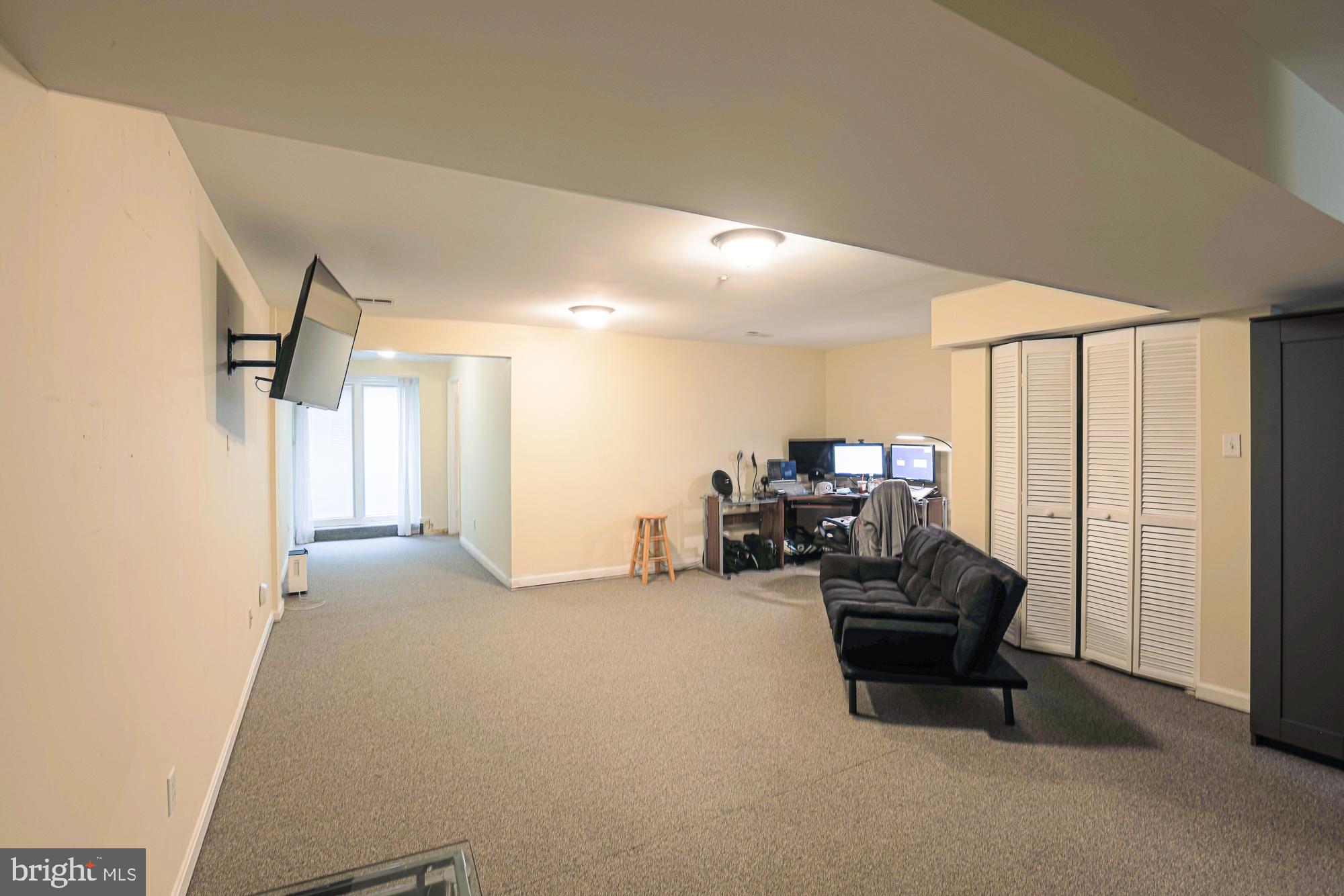 CONSTANT FRIENDSHIP - Residential