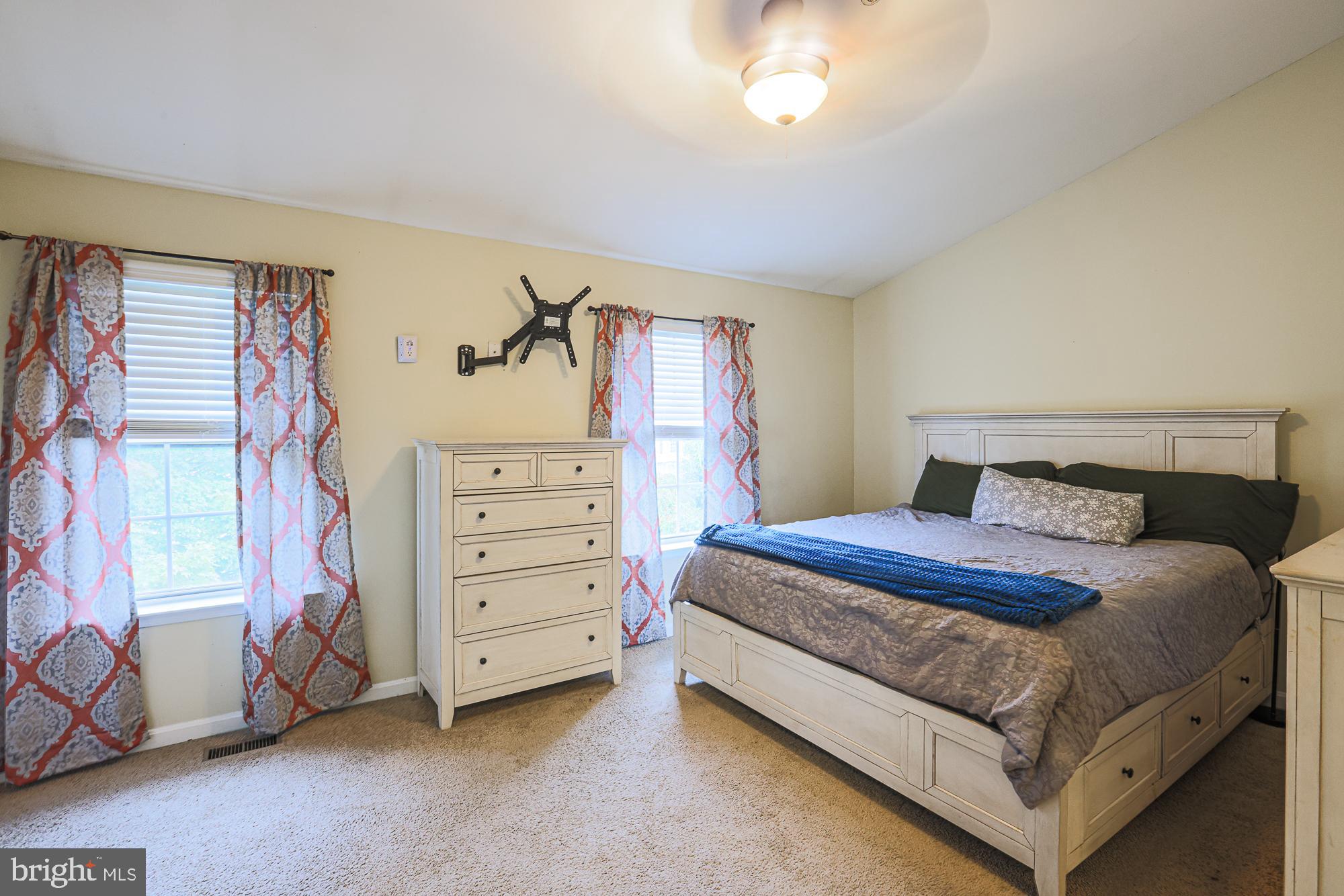 CONSTANT FRIENDSHIP - Residential