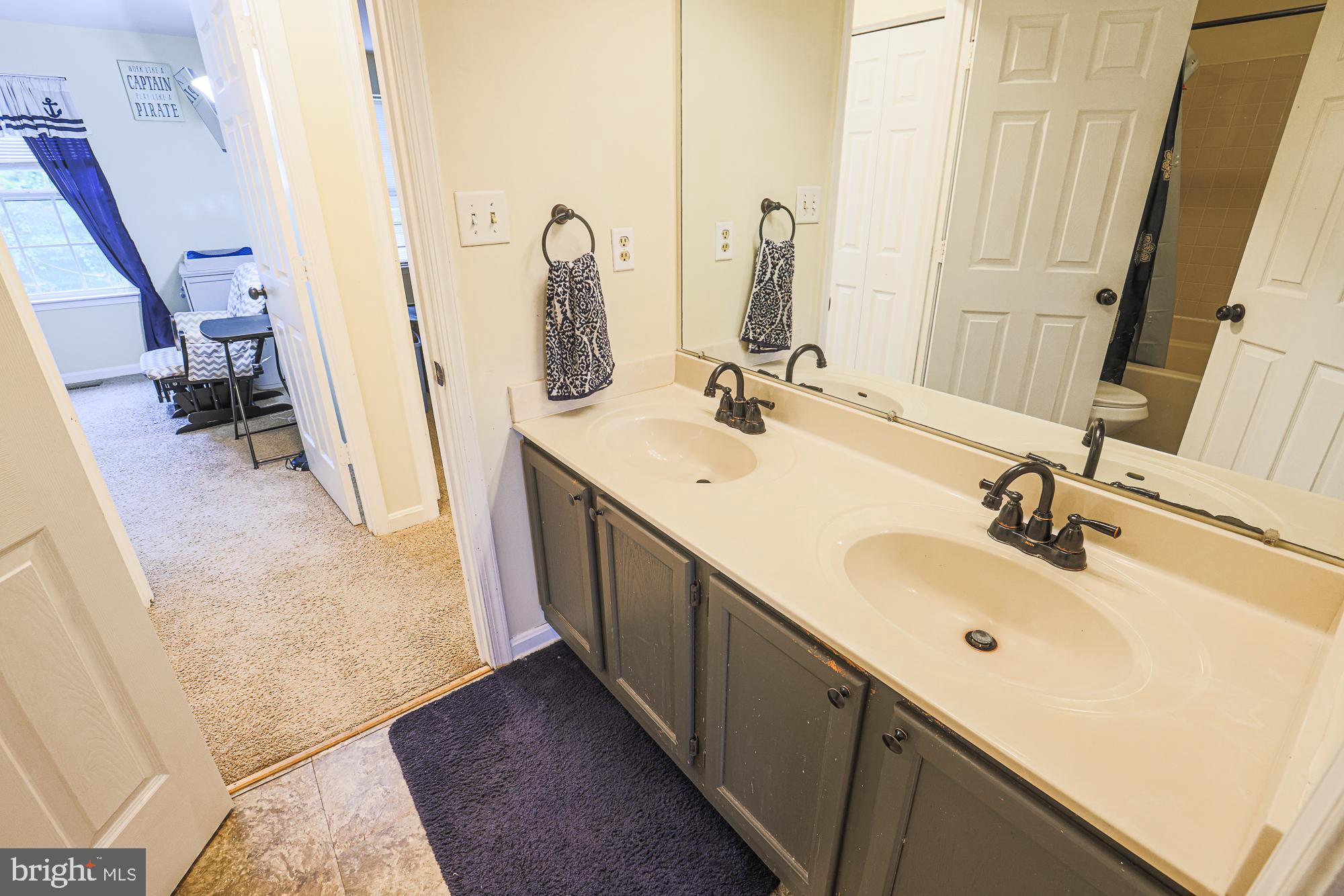 CONSTANT FRIENDSHIP - Residential